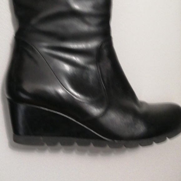 Regarde Women's Wedge Heel Black Boots - Picture 8 of 8